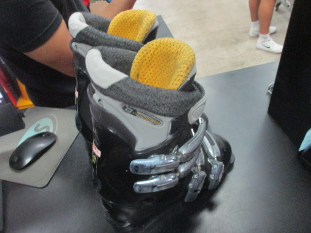 Load image into Gallery viewer, Used Salomon Performa 7.0 Ski boots Size 23
