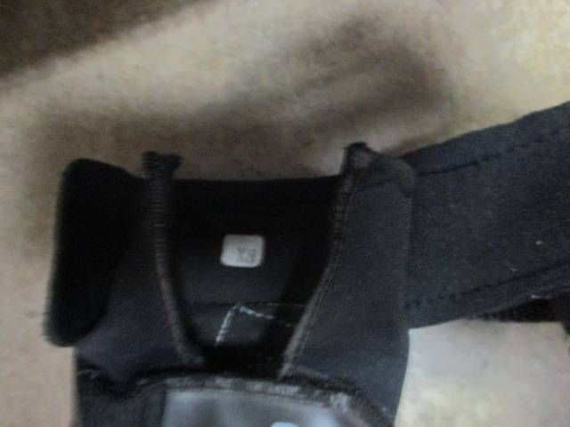 Load image into Gallery viewer, Used Kidderr Size XS WATER SPORT GLOVES
