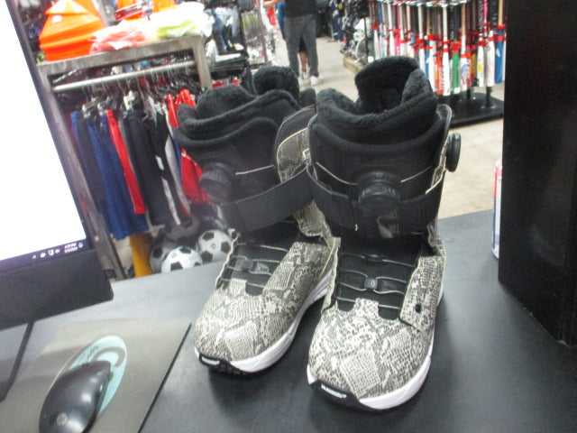 Load image into Gallery viewer, Used Ride Karmyn Double Boa Snowboard Boots Womens Size 7
