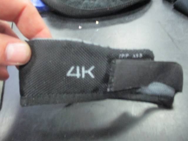 Load image into Gallery viewer, Used Reebok 4k Jr Neck Guard
