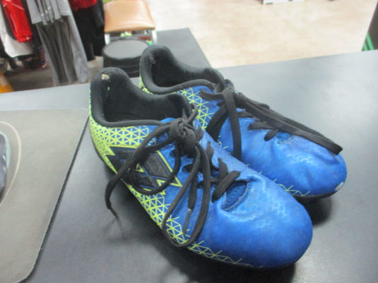 Used Lotto Forza Soccer Cleats Size 4 (Holes on Back of Heel)