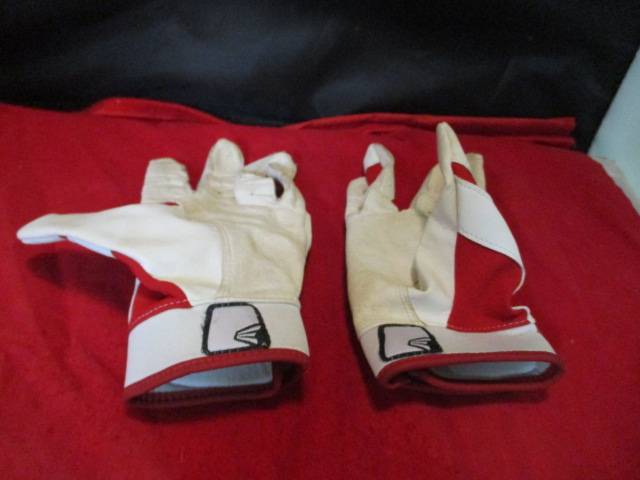 Load image into Gallery viewer, Used Easton Batters Glove Size Youth Medium

