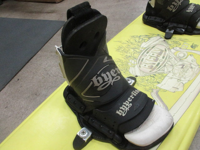 Load image into Gallery viewer, Used Hyperlite Scott Byerly Pro Model 137cm Wakeboard w/ Large Bindings (Damage
