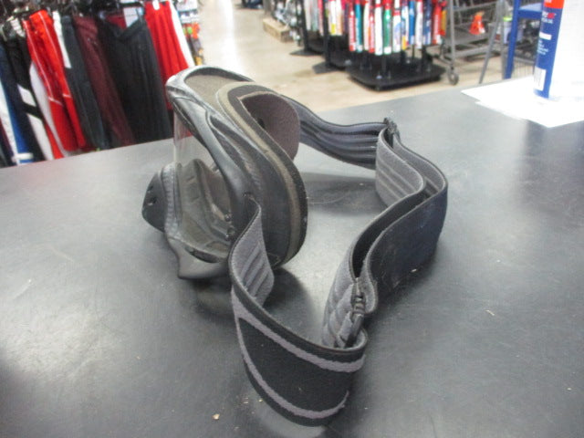 Load image into Gallery viewer, Used Oakley I-Do Motocross Goggles
