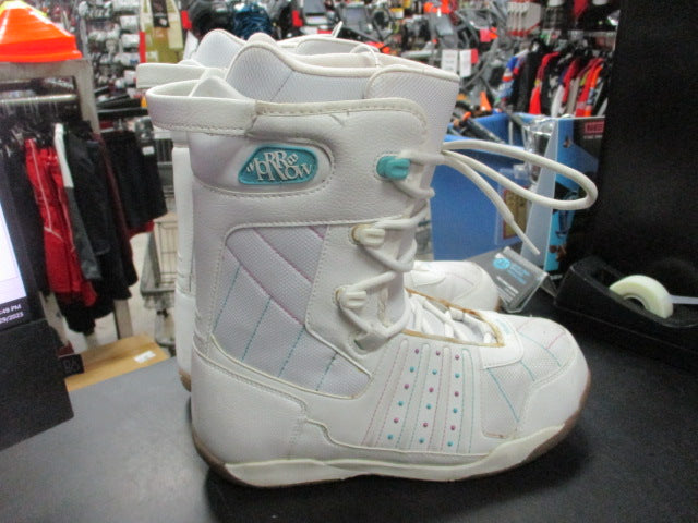 Load image into Gallery viewer, Used Morrow Womens Snowboard Boots Size 10
