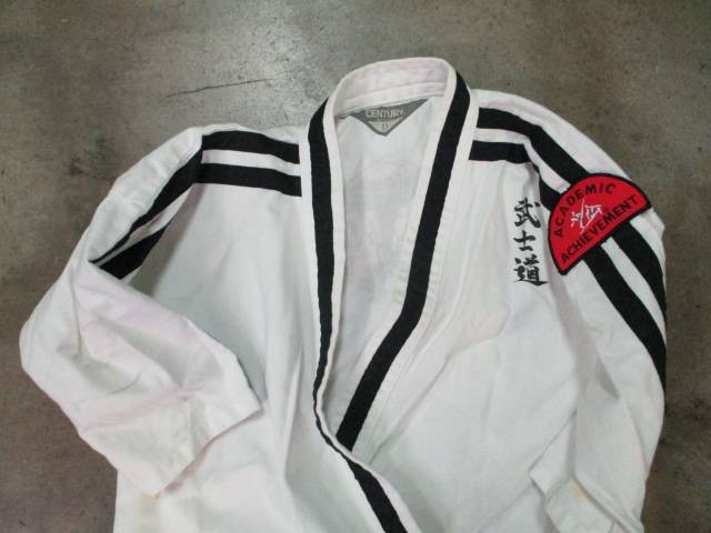 Load image into Gallery viewer, Used Karate Gi Jacket &amp; Pants Size 0
