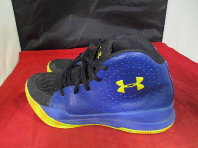 Load image into Gallery viewer, Used Under Armour Basketball Shoes Size 5

