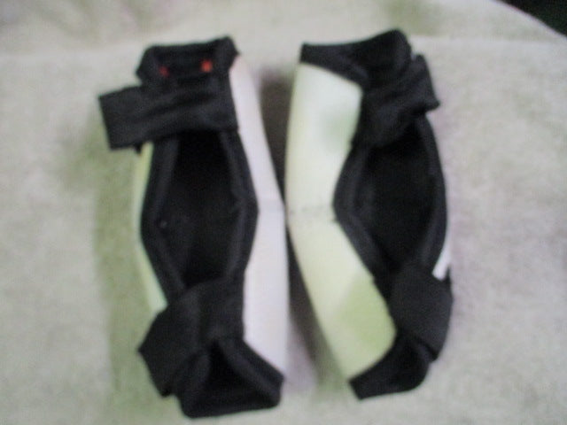 Load image into Gallery viewer, Used CCM LTP Hockey Elbow Pads Size Youth Large
