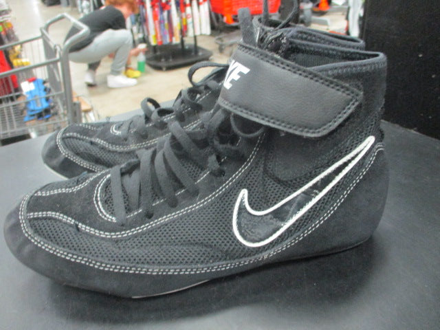 Load image into Gallery viewer, Used Nike Wrestling Shoes Size 7
