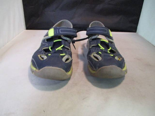 Used Youth Sneaker Sandal Size 2