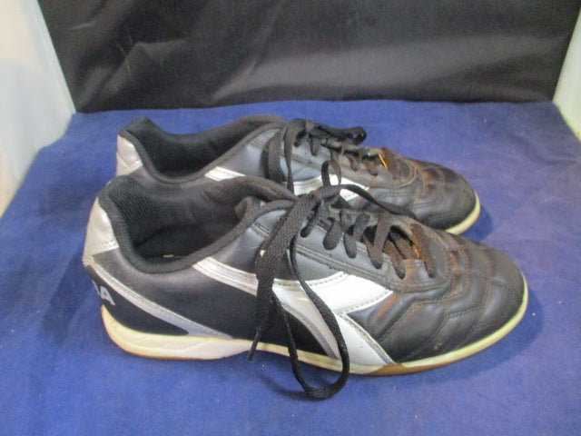 Load image into Gallery viewer, Used Diadora Turf Soccer Shoes Adult Size 6.5
