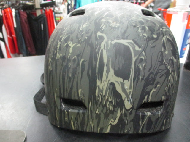 Load image into Gallery viewer, Used Bell Injector Skate Helmet Size 51-55cm
