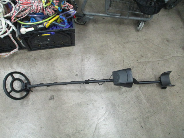 Load image into Gallery viewer, Used Bounty Hunter Discovery 3300 Metal Detector

