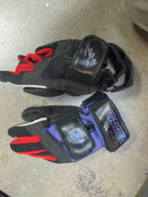 Load image into Gallery viewer, Used Kidderr Size XS WATER SPORT GLOVES
