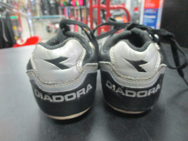 Load image into Gallery viewer, Used Diadora Soccer Cleat Youth Size 1
