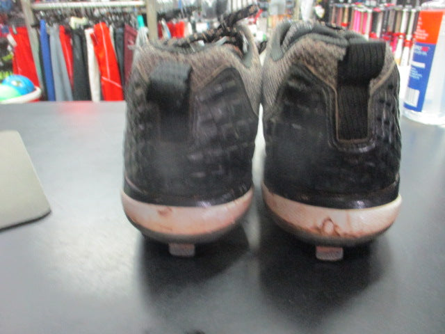 Load image into Gallery viewer, Used Adidas Metal Cleats Size 12 (Has wear in Heels)
