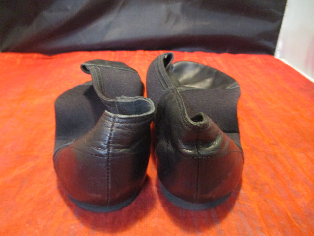 Load image into Gallery viewer, Used Leo&#39;s Dancewear Dance Shoes Size 10
