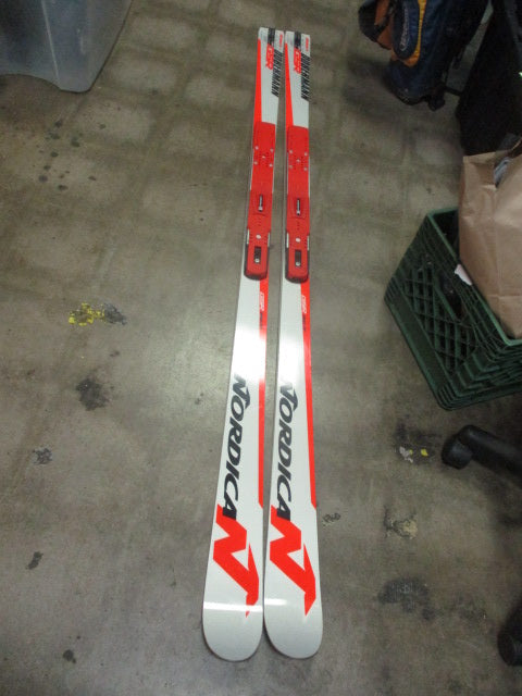 Load image into Gallery viewer, Used Nordica Doberman GSR 186cm World Cup Skis w/ Marker Race Plates
