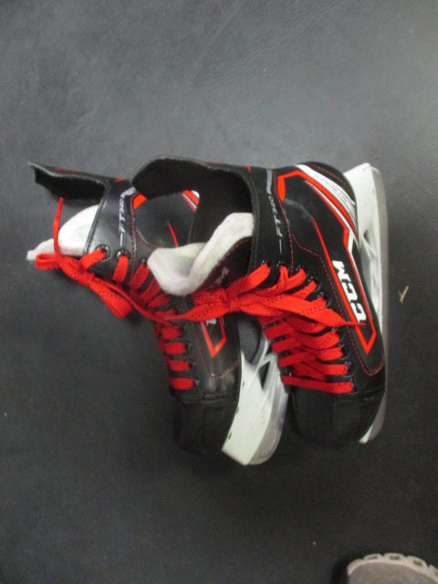 Used CCM FT340 Hockey Skates Size 5