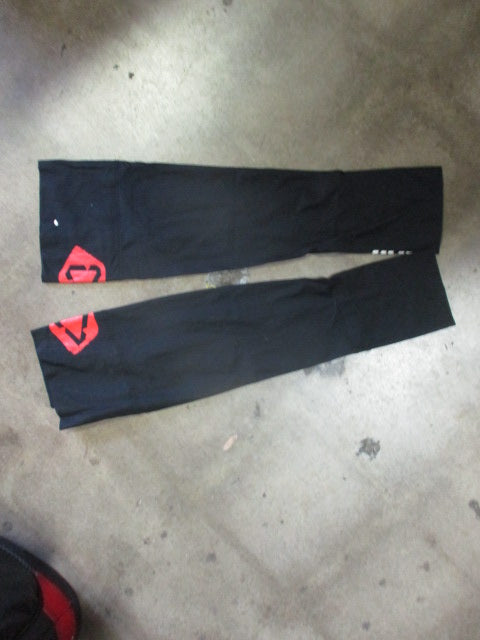 Load image into Gallery viewer, Used Leatt Leg Protective Sleeves
