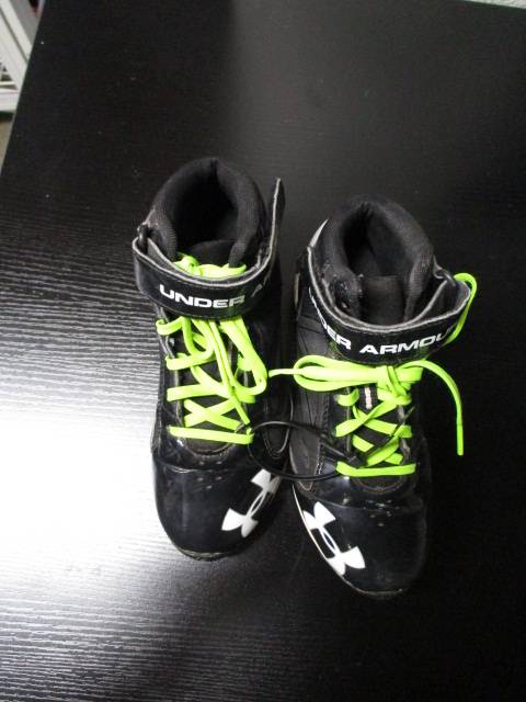 Load image into Gallery viewer, Used Youth Under Armour Football Cleats Black

