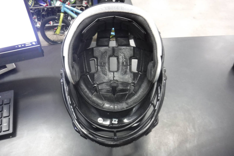 Load image into Gallery viewer, Used Cascade Cpro Small/Medium Lacrosse Helmet
