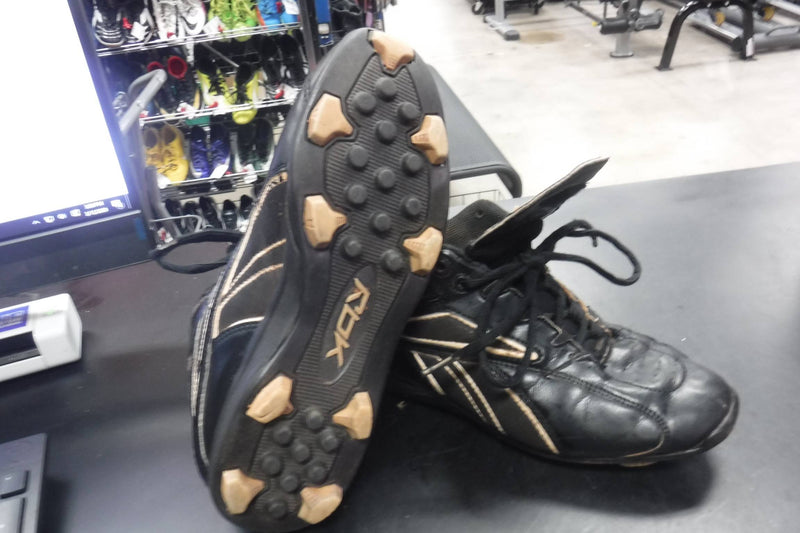 Load image into Gallery viewer, Used Reebok Size 6Y Baseball Cleats
