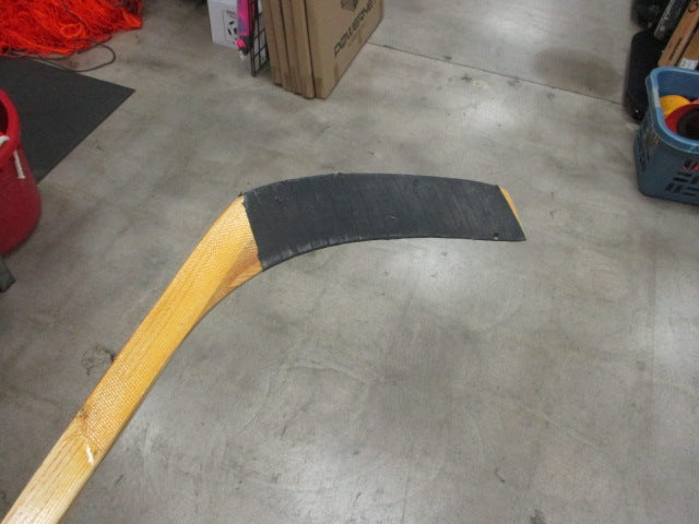 Load image into Gallery viewer, Used Branches 7900 SIGNED Hockey Stick
