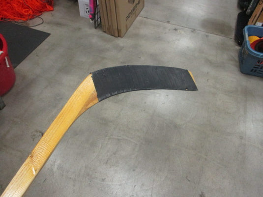 Used Branches 7900 SIGNED Hockey Stick