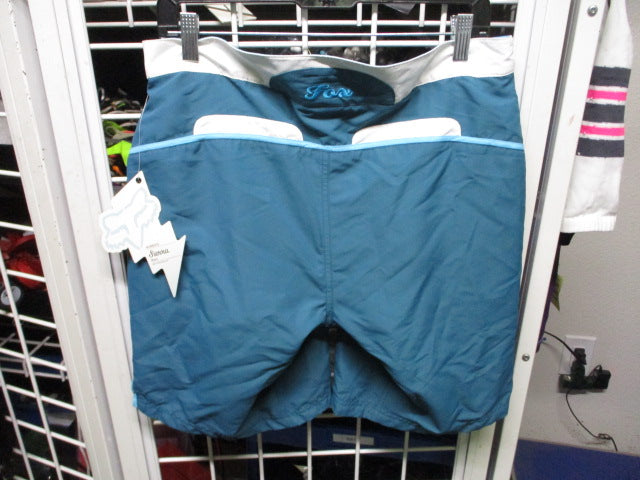 Load image into Gallery viewer, Used Fox Women&#39;s Sierra Cycling Shorts Size Small NWT
