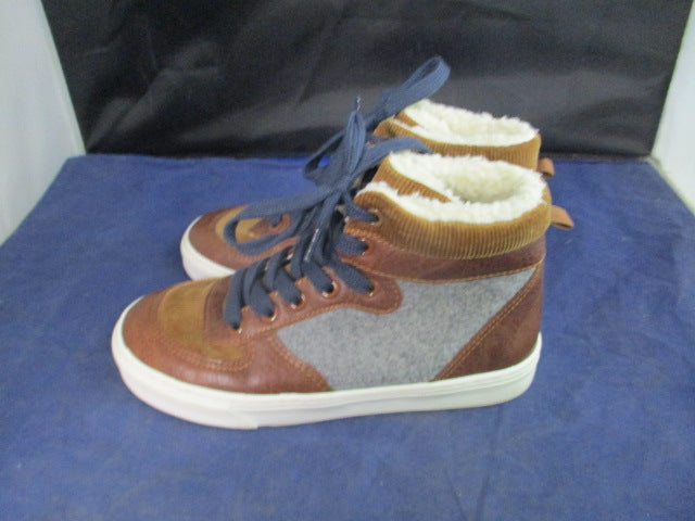 Load image into Gallery viewer, Used GAP Sherpa &amp; Corduroy Sneakers Youth Size 1
