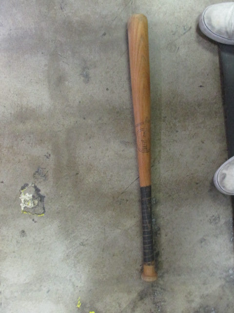 Load image into Gallery viewer, Used Wilson A1526 28&quot; Wood Bat
