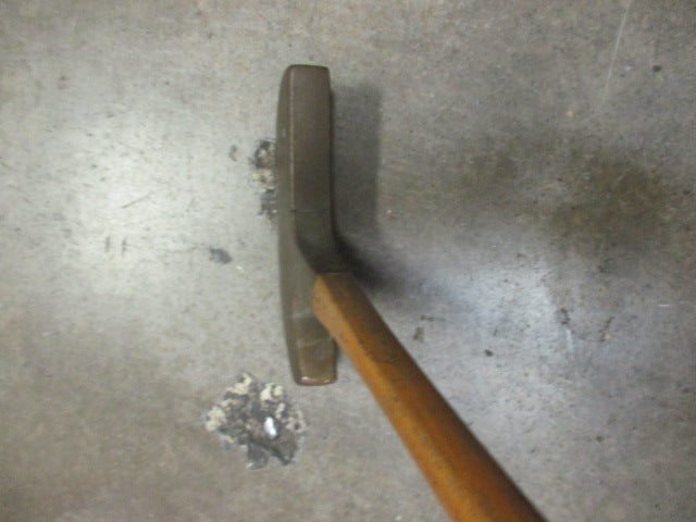 Load image into Gallery viewer, Used Vintage Otey Crisman INN 35&quot; Hickory Wood Shaft Putter
