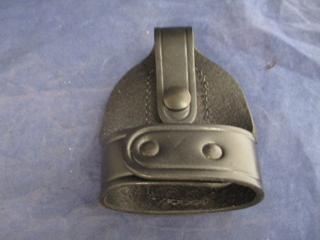 Load image into Gallery viewer, Used Aker Leather Hand-Cuff Holster (503-A)
