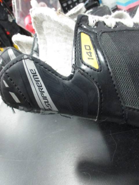 Load image into Gallery viewer, Used Bauer Supreme 140 Hockey Skates Size 2
