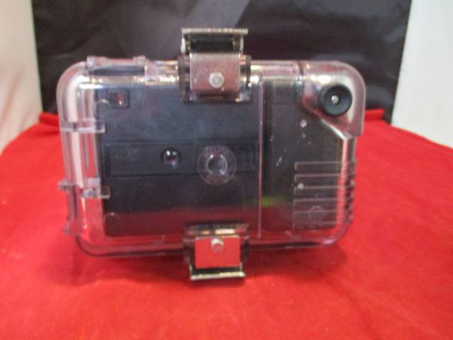 Load image into Gallery viewer, Vintage Keystone 1050 Everflash Under Water Camera
