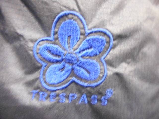 Load image into Gallery viewer, Used TresPass Girls Size 9/10 Ski Jacket
