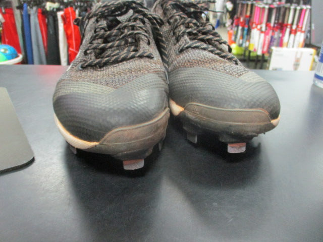 Load image into Gallery viewer, Used Adidas Metal Cleats Size 12 (Has wear in Heels)
