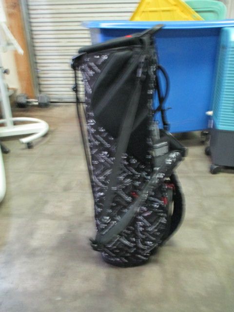 Load image into Gallery viewer, 2023 TaylorMade Flextech Lite Stand Bag w/ Carry Strap
