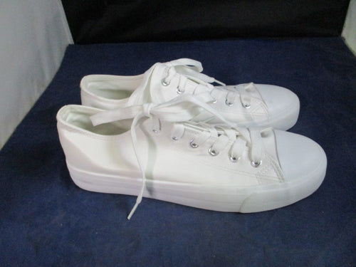 Used White Canvas Lace Up Shoes Adult Size 9/40