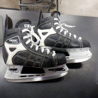 Load image into Gallery viewer, Used CCM 292 Hockey Skates Size 2.5
