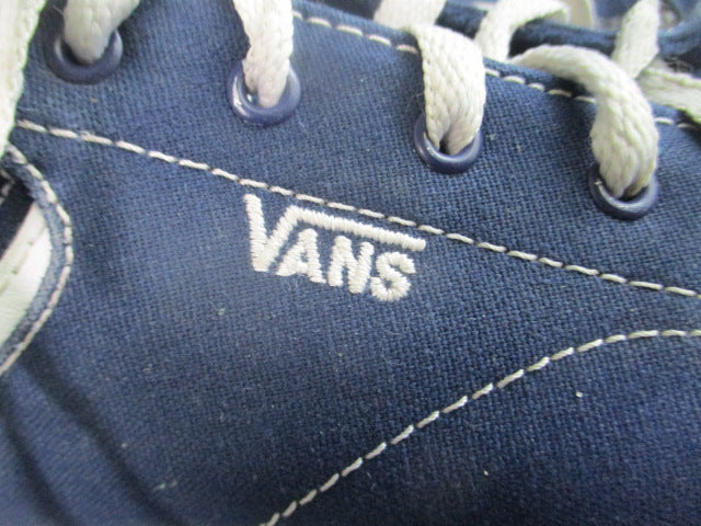 Load image into Gallery viewer, Used Vans Shoes Youth Size 5
