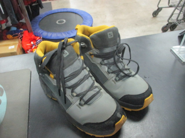 Load image into Gallery viewer, Used Salomon Hiking Shoes Size 5
