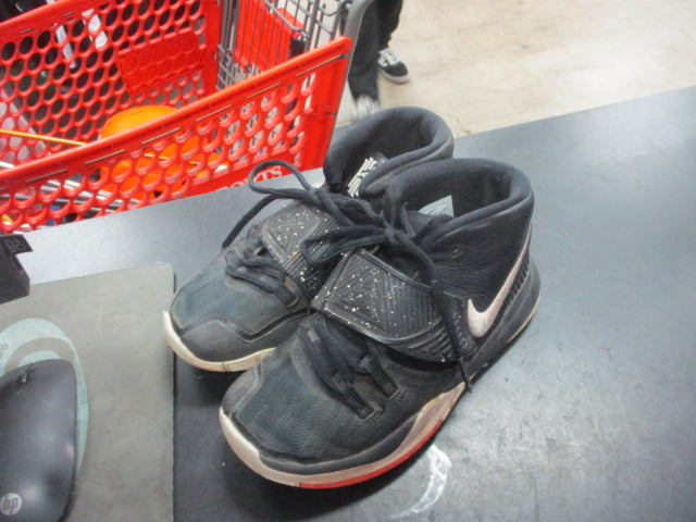Load image into Gallery viewer, Used Nike Kyrie Irving Basketball Shoes Size 2
