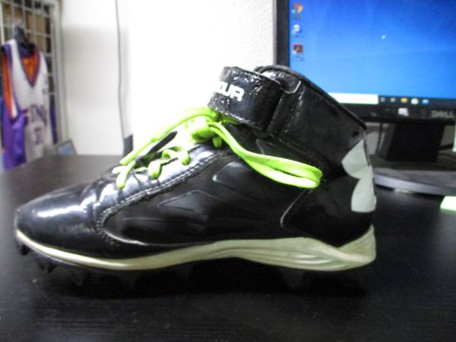 Load image into Gallery viewer, Used Youth Under Armour Football Cleats Black
