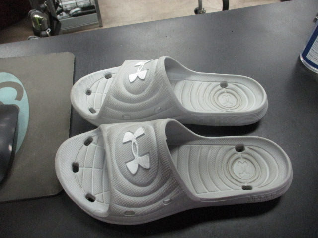 Load image into Gallery viewer, Used Under Armour Kids Slides Size 4
