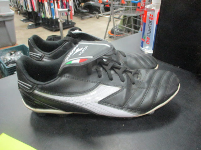Load image into Gallery viewer, Used Diadora Soccer Shin Guards Size Large 5&#39;3&quot; - 5&#39;11&quot;

