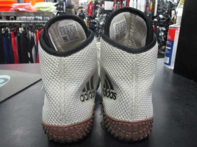 Load image into Gallery viewer, Used Adidas Wrestling Shoes Size 4

