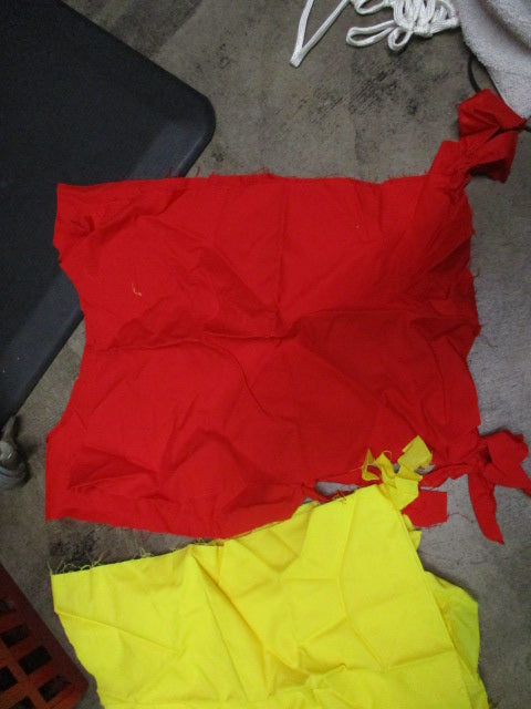 Load image into Gallery viewer, Used Homemade Soccer Pinnies / 2 Blue / 2 Red / 3 Yellow

