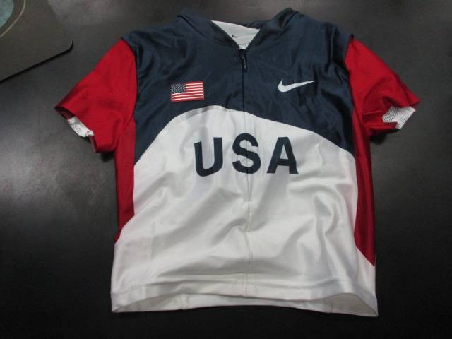 Load image into Gallery viewer, Nike Girls Track Shirt Size Small
